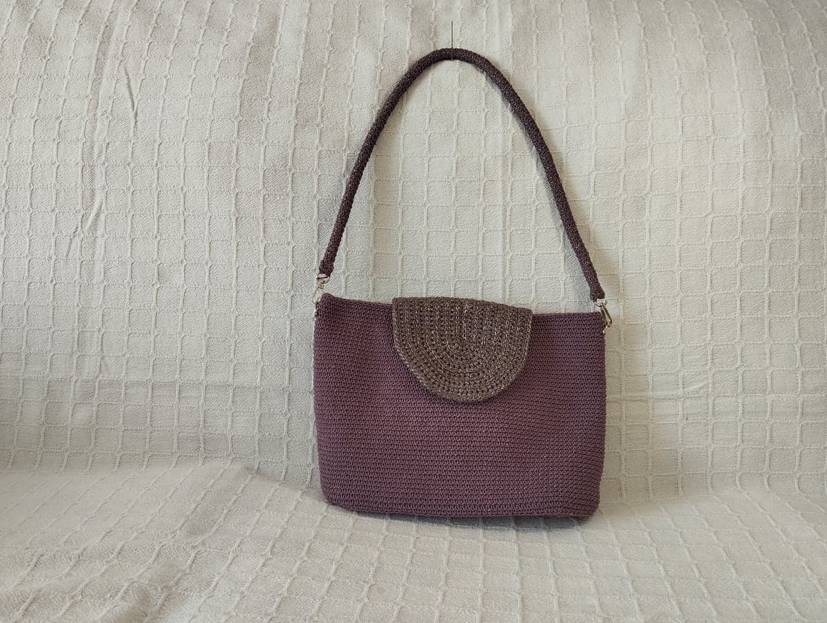 Supra İpli Metalik Kapaklı Cepli Astarlı Çanta (33x22 cm)