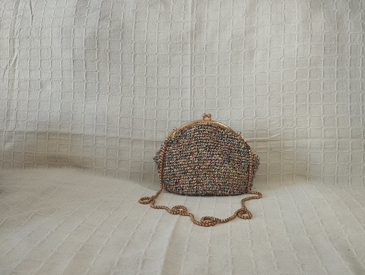 Oval Burgulu Simli Kağıt İç Astarlı Çanta (26x15 cm)
